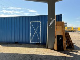 04.container