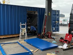 06.container